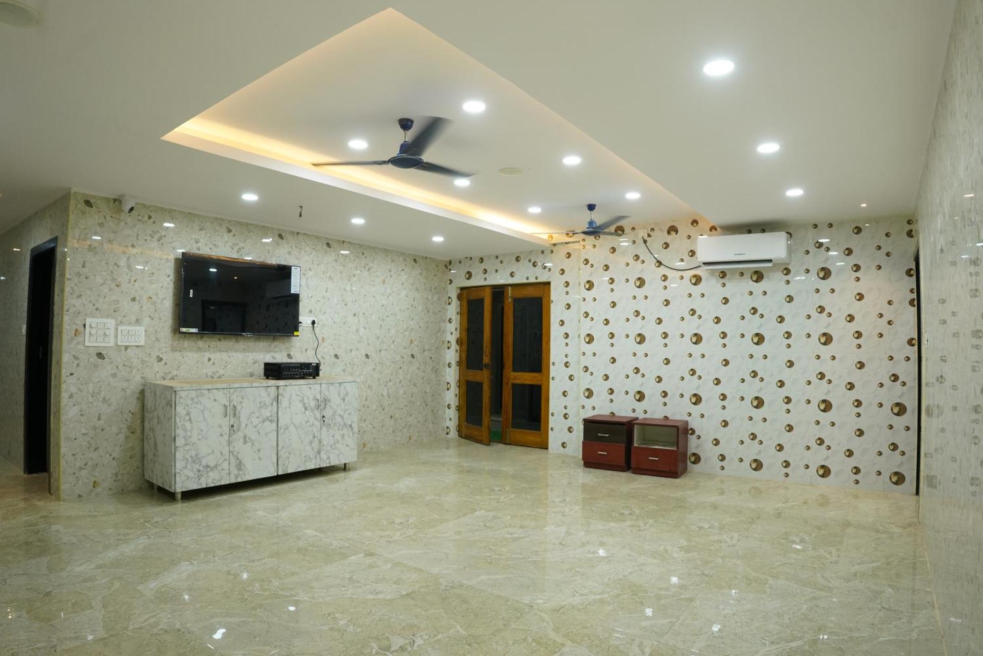 Akshayaa Grand Hotel Visakhapatnam Exterior photo