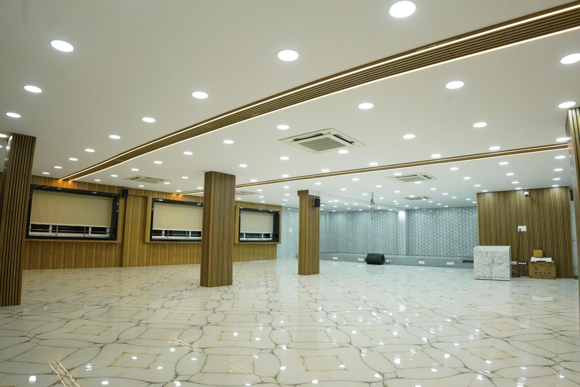 Akshayaa Grand Hotel Visakhapatnam Exterior photo